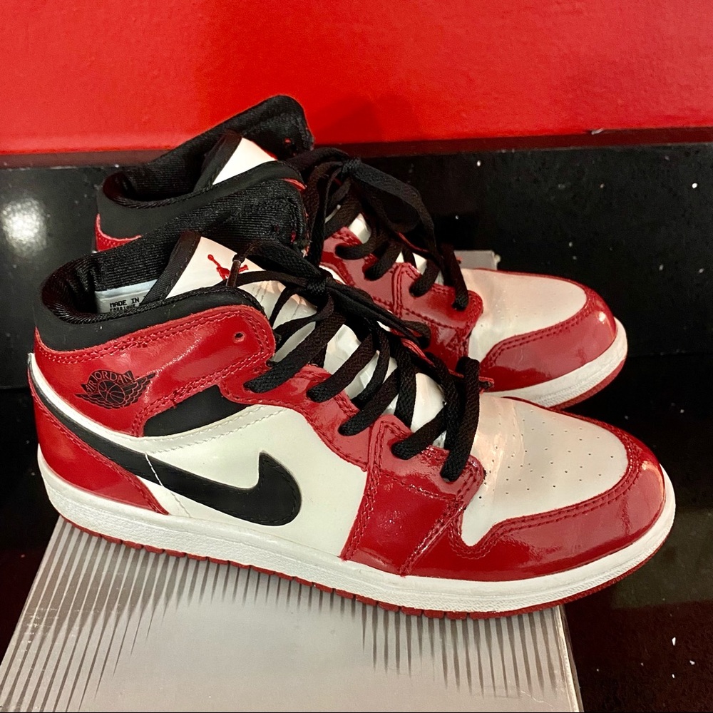 Nike Jordan Retro 1: Chicago Patent Leather (2003)